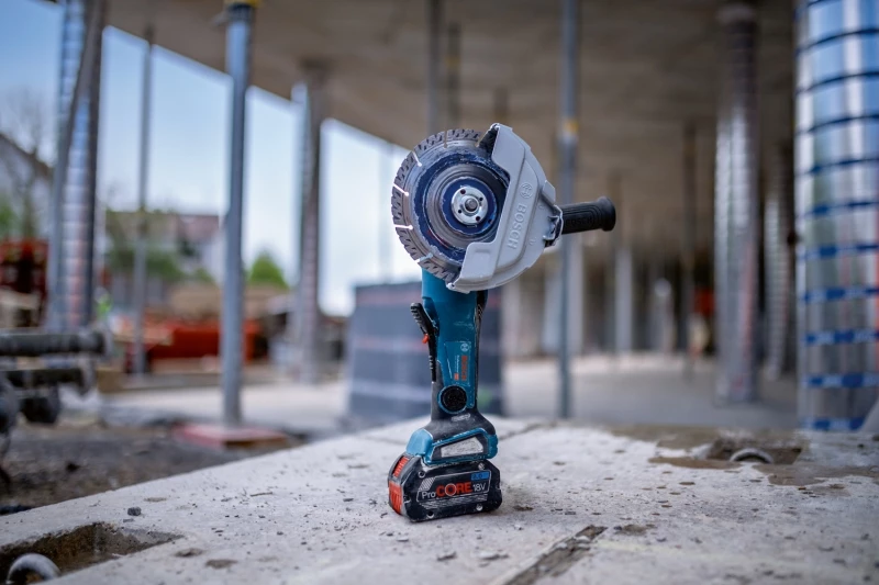 Bosch GWS 18V-180 PC Professional Im Karton Mit 26 Trennscheiben 6 Bosch GWS 18V-180 PC Professional Im Karton Mit 26 Trennscheiben – Bild 4